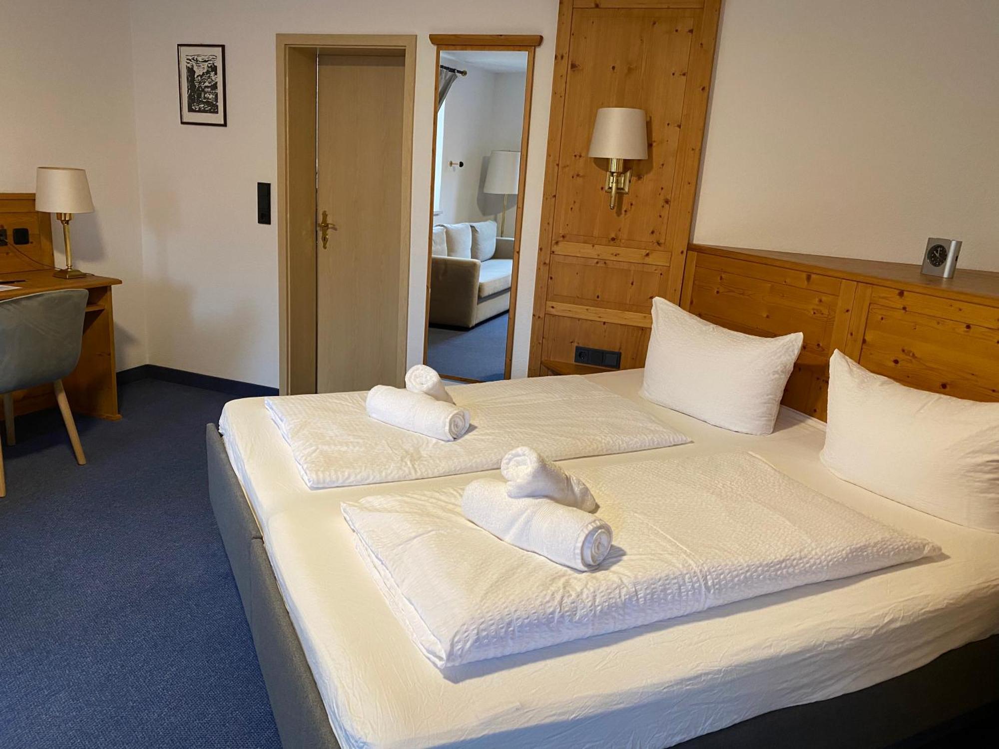 Gasthof Zum Goldenen Schiff - Lehm, Stil & Altstadtflair Марктбрайт Экстерьер фото