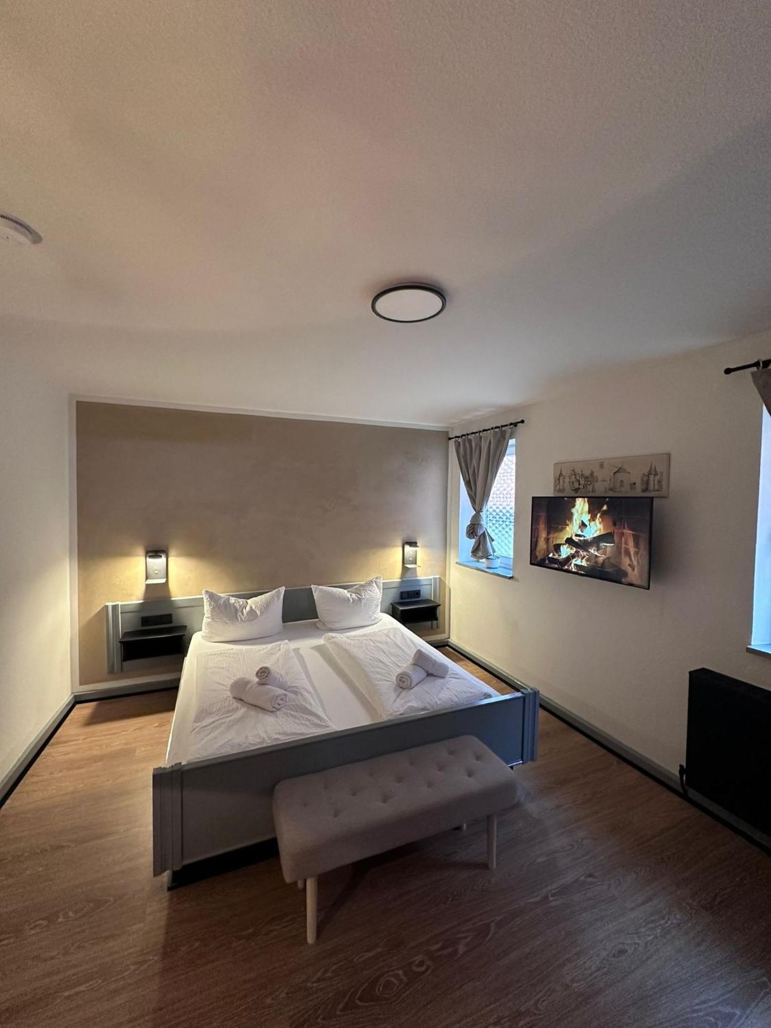 Gasthof Zum Goldenen Schiff - Lehm, Stil & Altstadtflair Марктбрайт Экстерьер фото