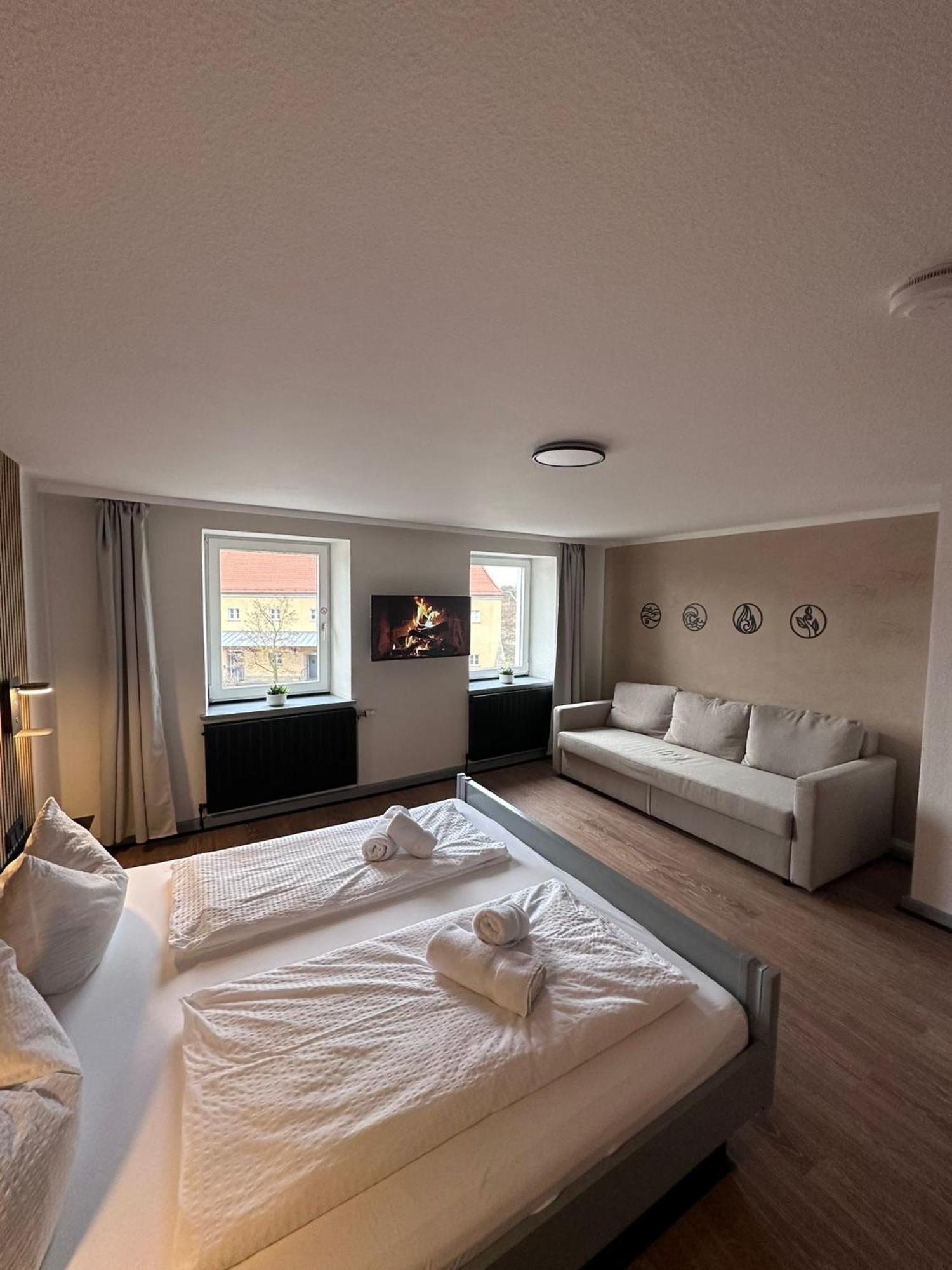 Gasthof Zum Goldenen Schiff - Lehm, Stil & Altstadtflair Марктбрайт Экстерьер фото