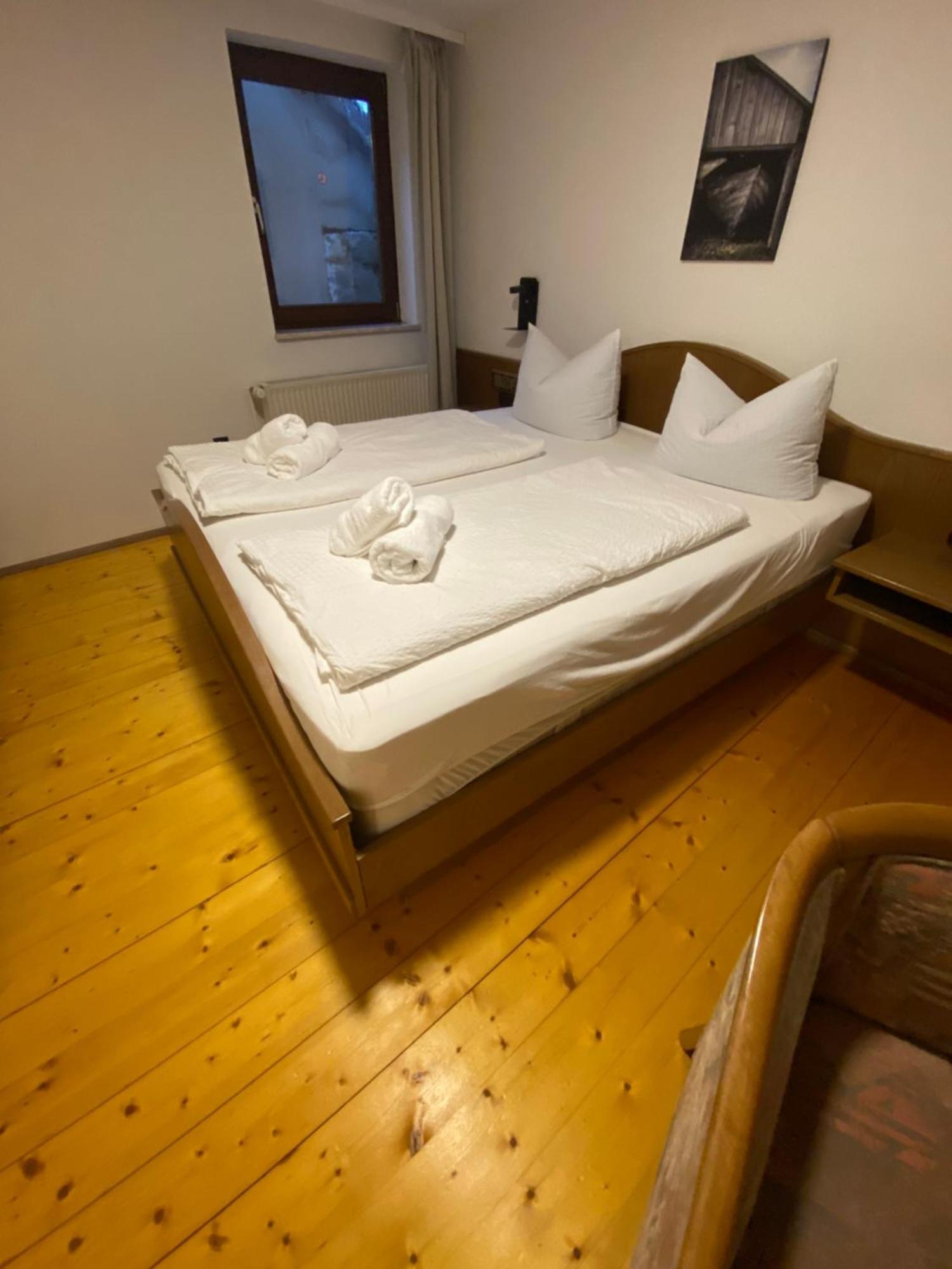 Gasthof Zum Goldenen Schiff - Lehm, Stil & Altstadtflair Марктбрайт Экстерьер фото